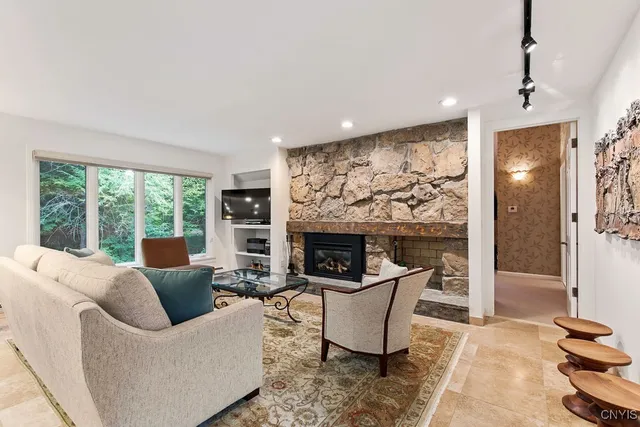 $825,000 | 6964 Old Quarry Road, De Witt, NY 13066