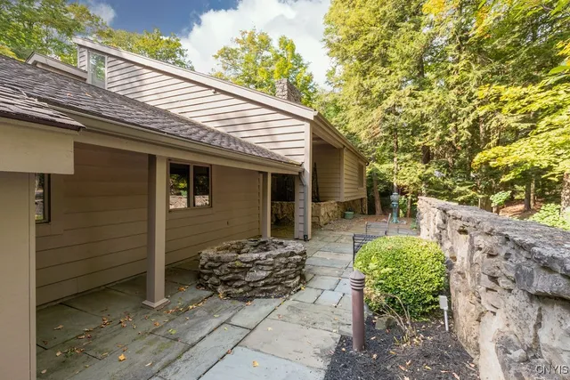 $825,000 | 6964 Old Quarry Road, De Witt, NY 13066