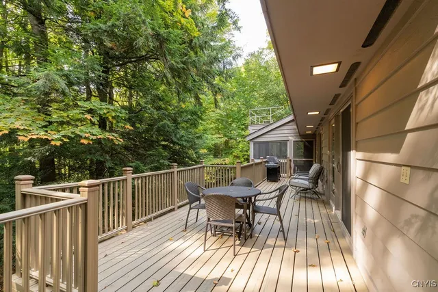 $825,000 | 6964 Old Quarry Road, De Witt, NY 13066