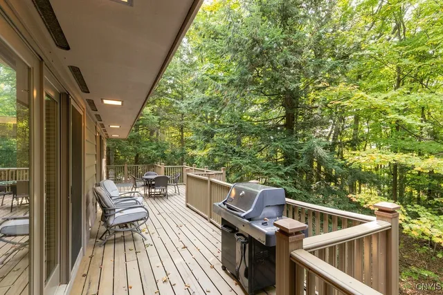 $825,000 | 6964 Old Quarry Road, De Witt, NY 13066