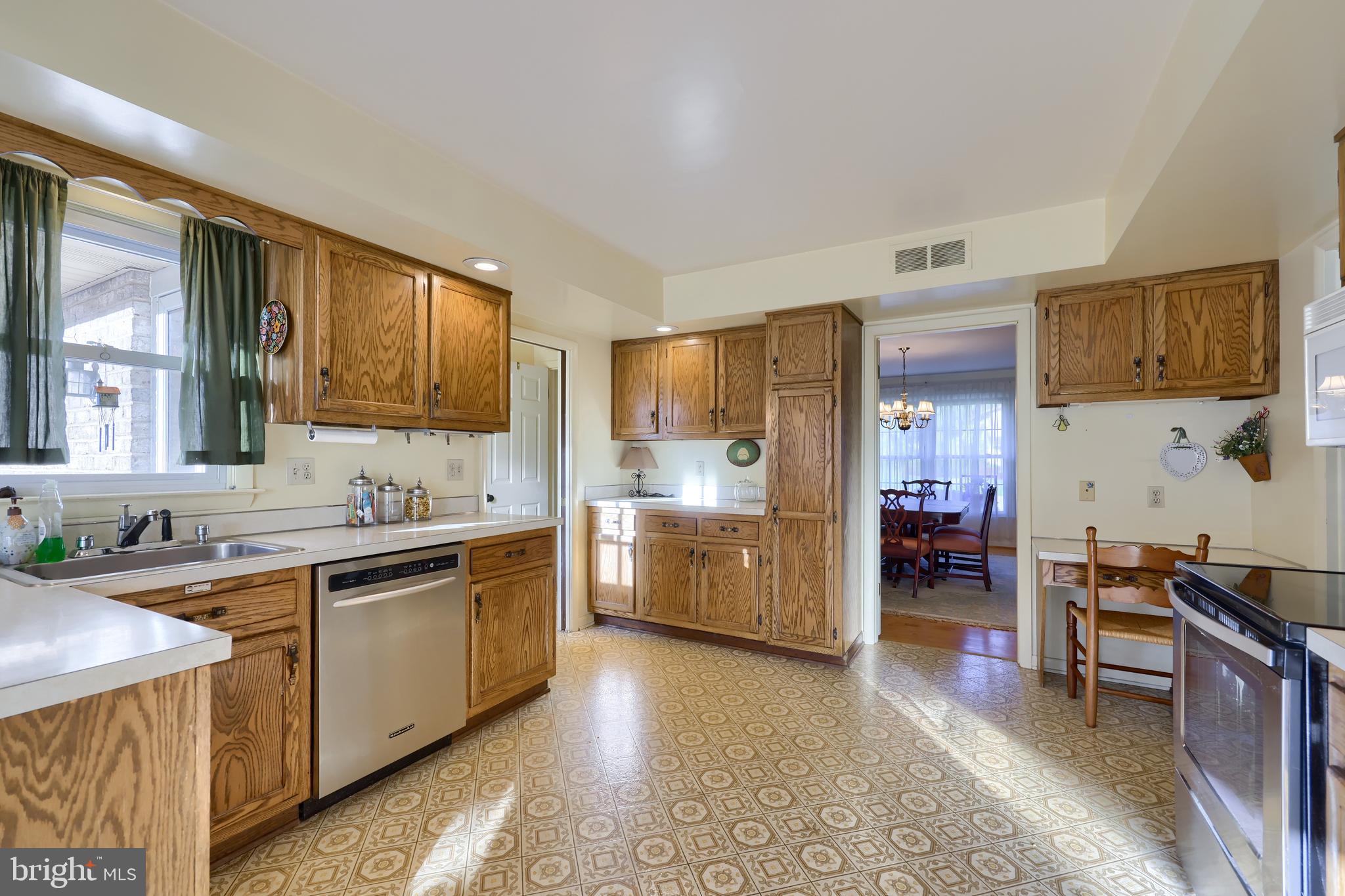 2370 Sutton Road York, PA 17403 - Photo 13 of 50