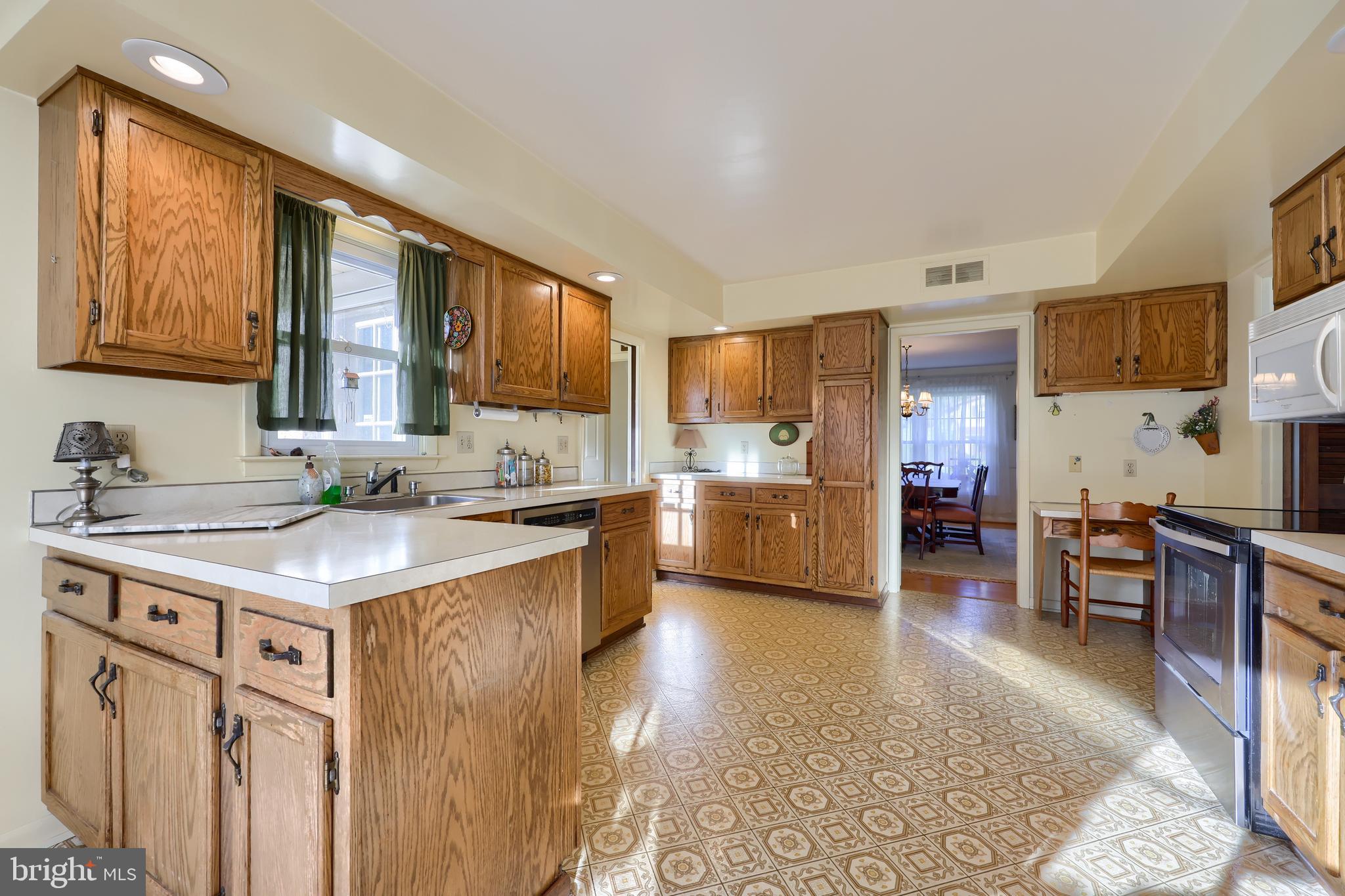 2370 Sutton Road York, PA 17403 - Photo 15 of 50