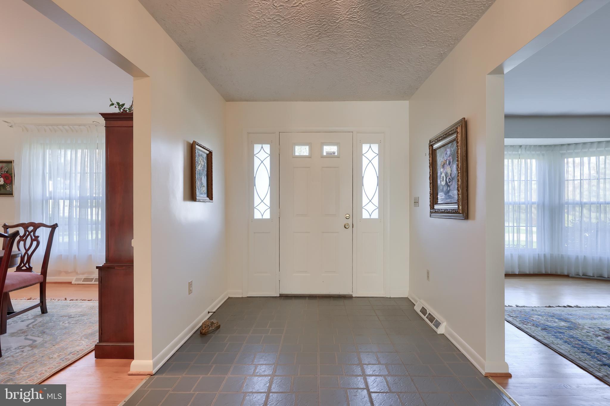 2370 Sutton Road York, PA 17403 - Photo 5 of 50