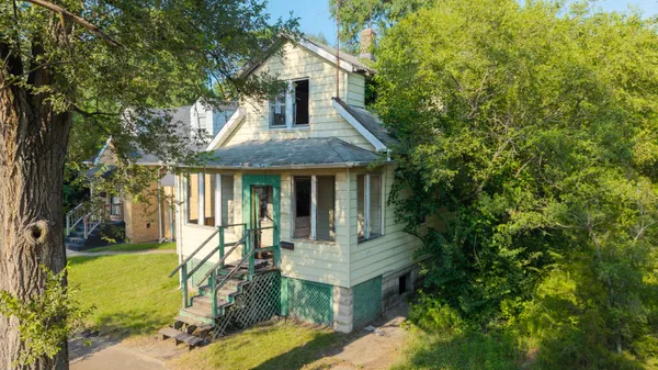 front view of house with a yard