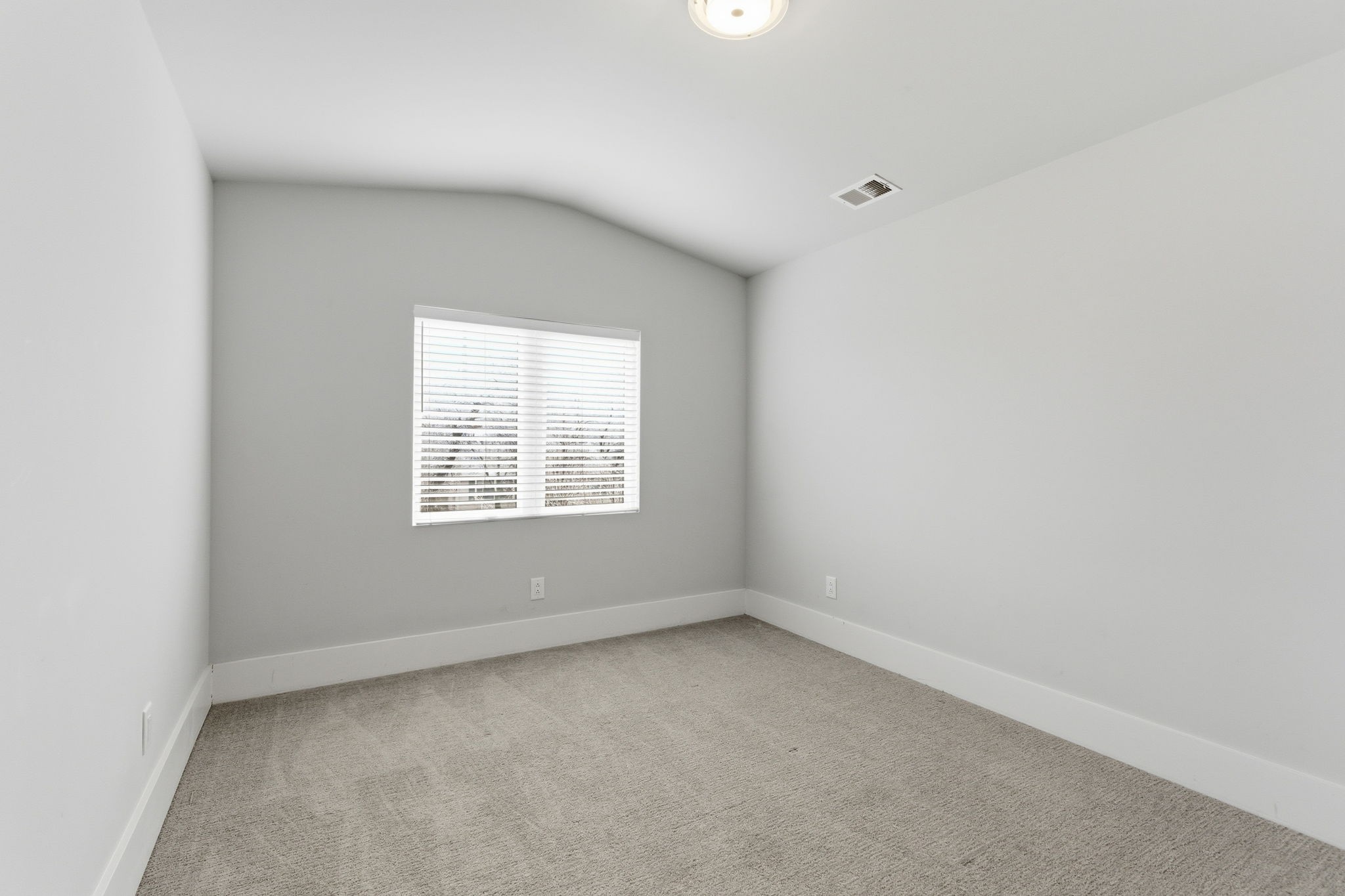 426 Patterson Street Nashville, TN 37211 - Photo 21 of 27 an empty room with a window