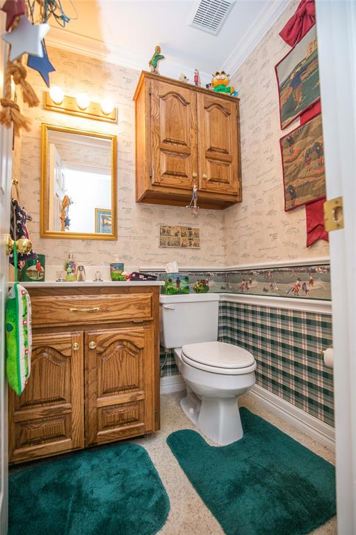 2424 Fm 3297 Ector, TX 75439 - Photo 15 of 38 Powder Room