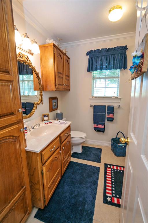 2424 Fm 3297 Ector, TX 75439 - Photo 17 of 38 Hallway Full Bathroom