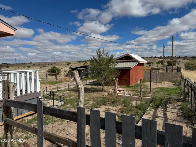 a view of a house with backyard and porch