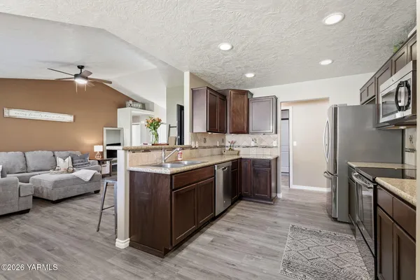 $465,000 | 2016 South 57th Avenue, Yakima, WA 98903