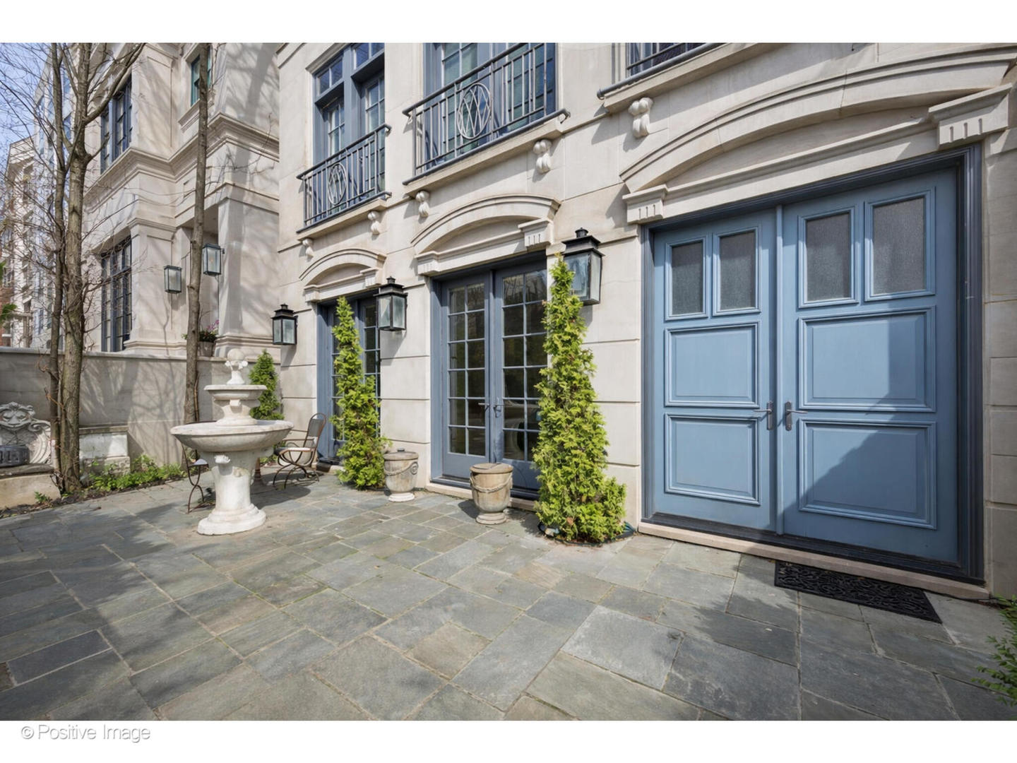 1811 North Howe Street Chicago, IL 60614 - Photo 2 of 42 a view of a house with backyard and porch