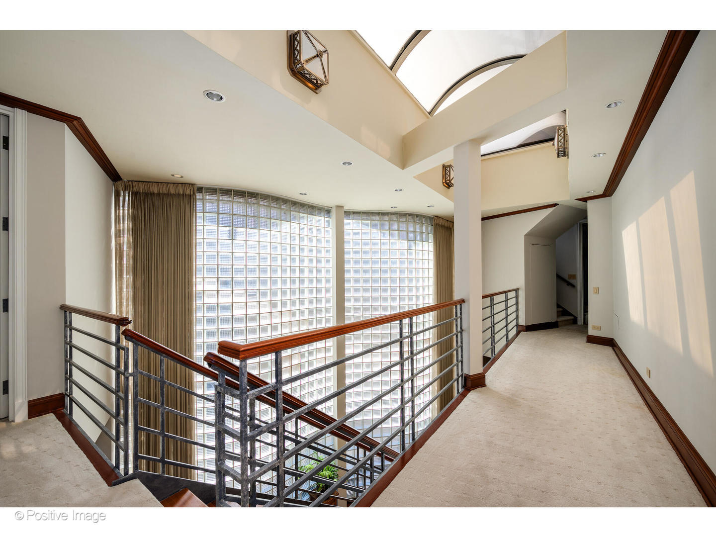 1811 North Howe Street Chicago, IL 60614 - Photo 24 of 42 a view of an entryway