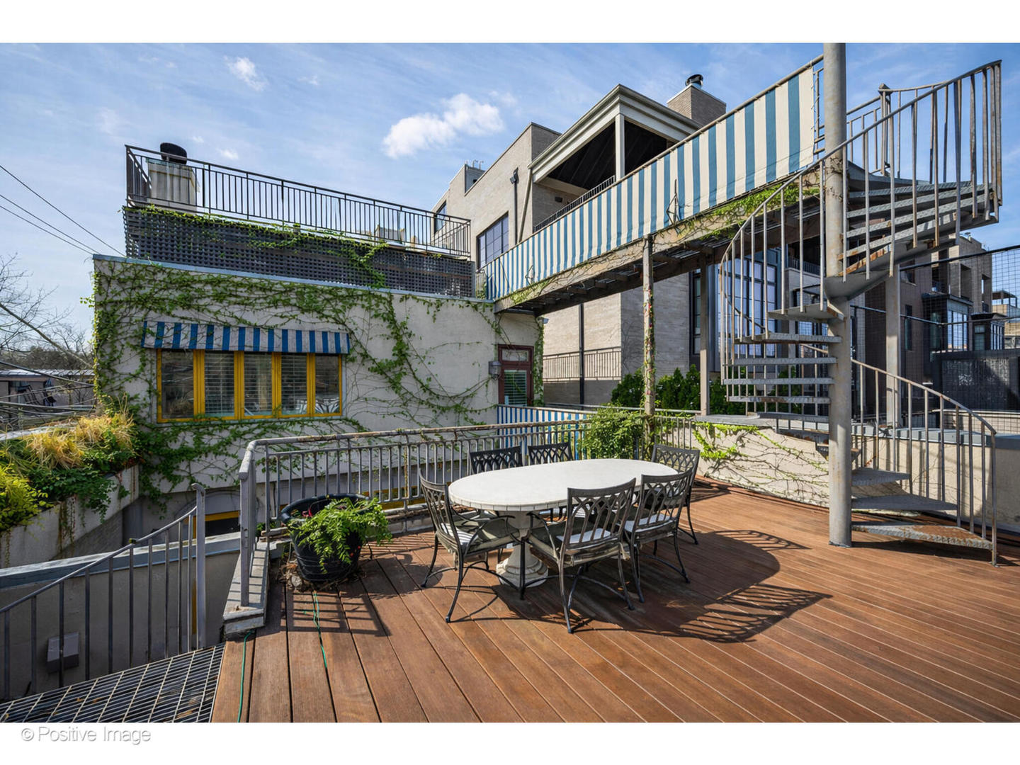1811 North Howe Street Chicago, IL 60614 - Photo 41 of 42 a view of outdoor sitting area in front of house