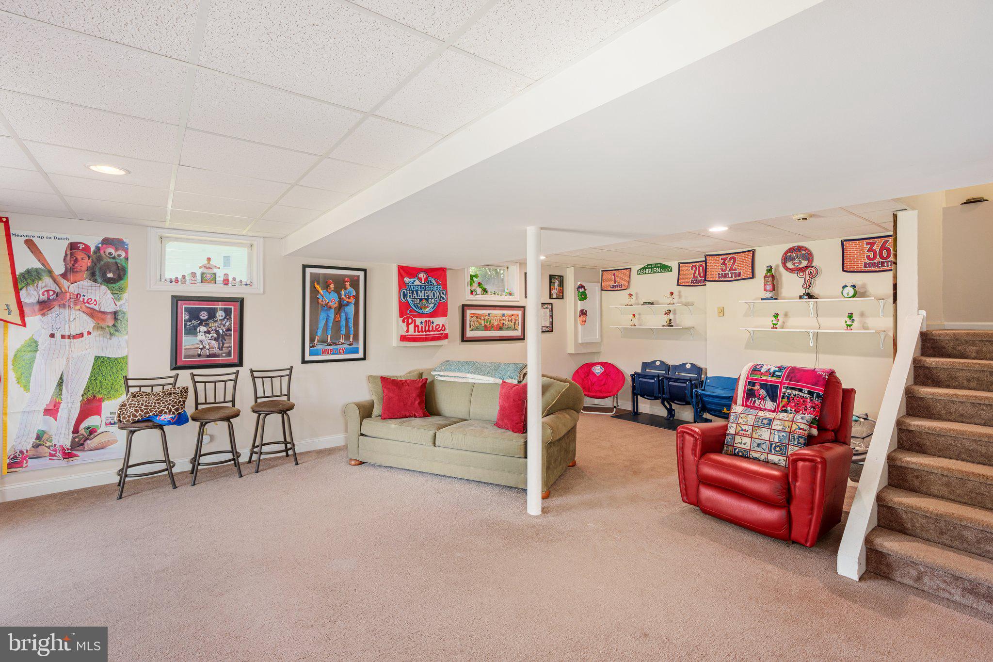 535 Richards Circle Pottstown, PA 19465 - Photo 29 of 44 a living room with furniture and a couch