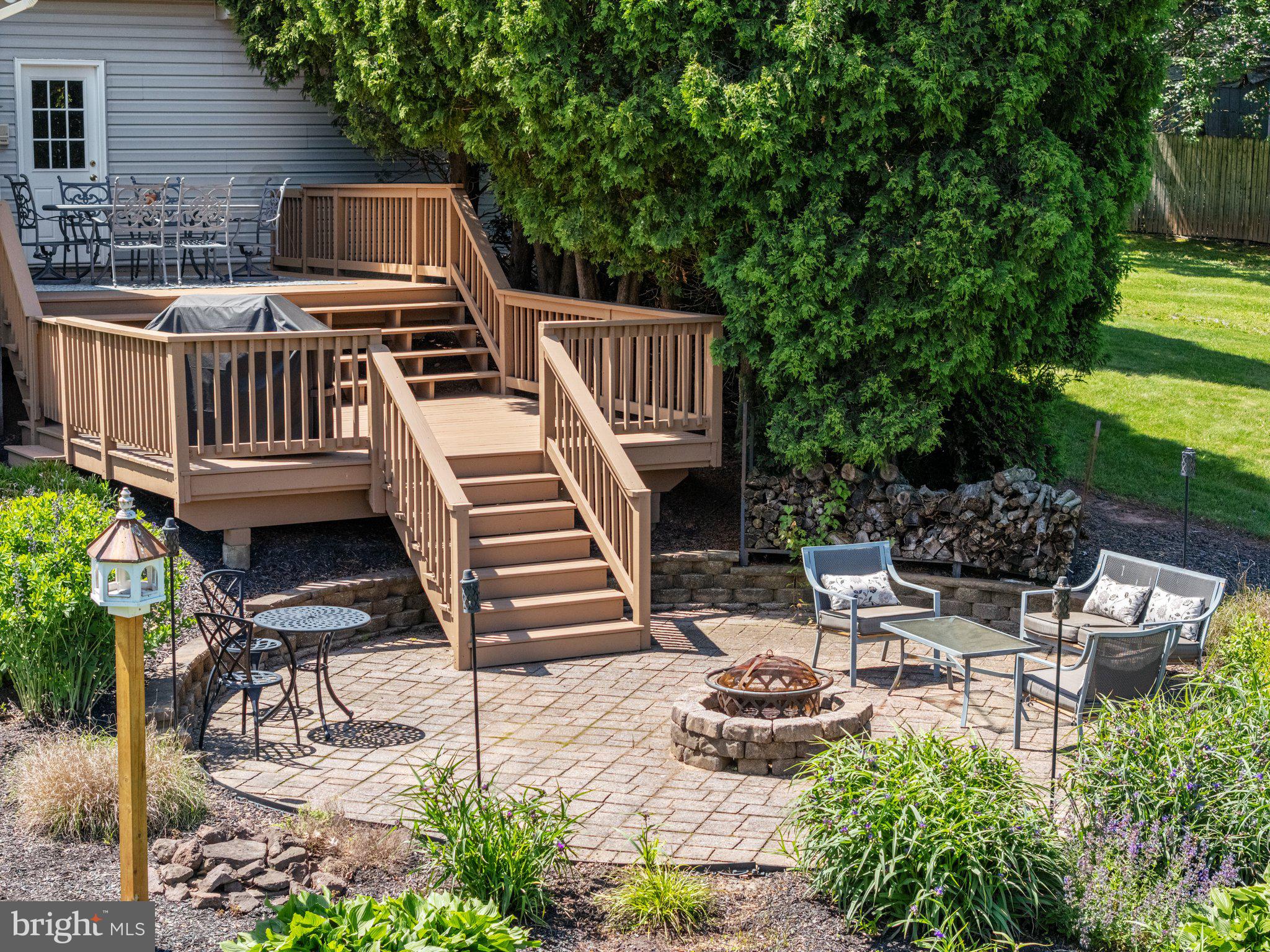 535 Richards Circle Pottstown, PA 19465 - Photo 33 of 44 a view of a patio with chairs and flower plants