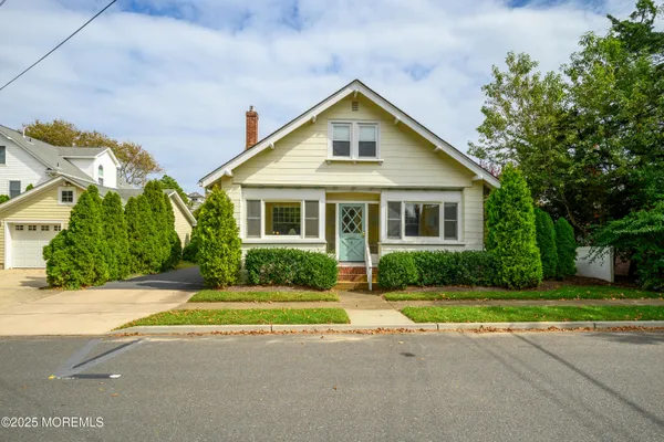 a view of a house with a yard and plants