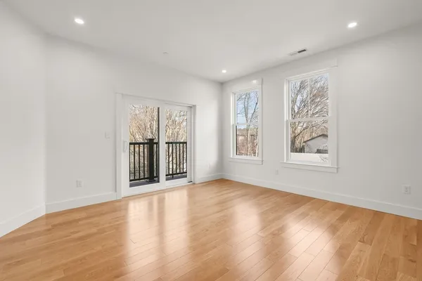 $950,000 | 6 Dellmore Road, Unit 3, Jamaica Plain, MA 02130