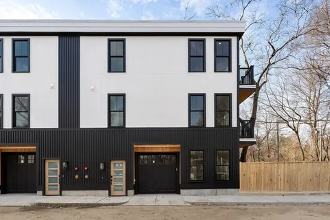 $950,000 | 6 Dellmore Road, Unit 3, Jamaica Plain, MA 02130