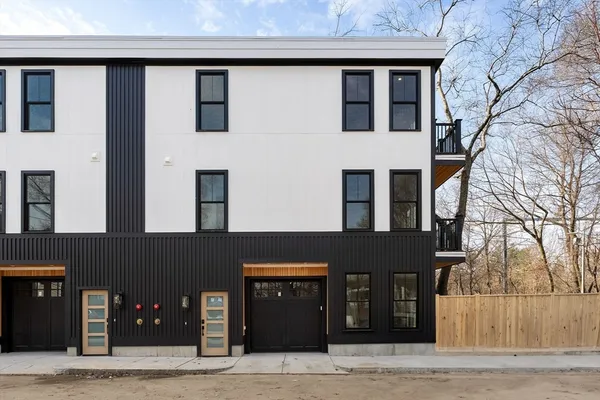 $950,000 | 6 Dellmore Road, Unit 3, Jamaica Plain, MA 02130