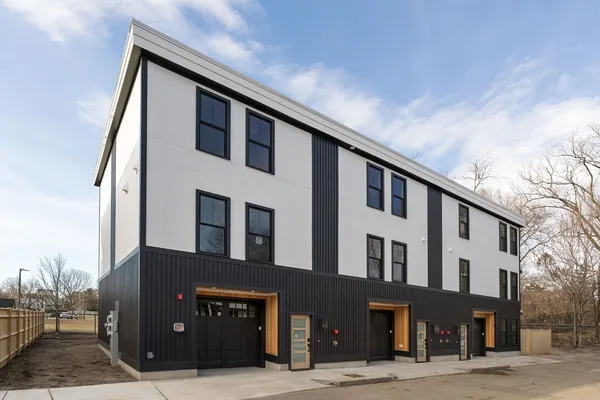 $950,000 | 6 Dellmore Road, Unit 3, Jamaica Plain, MA 02130