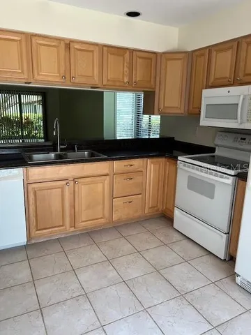 $2,000 | 3188 Windrush Bourne, Unit 2, Sarasota, FL 34235