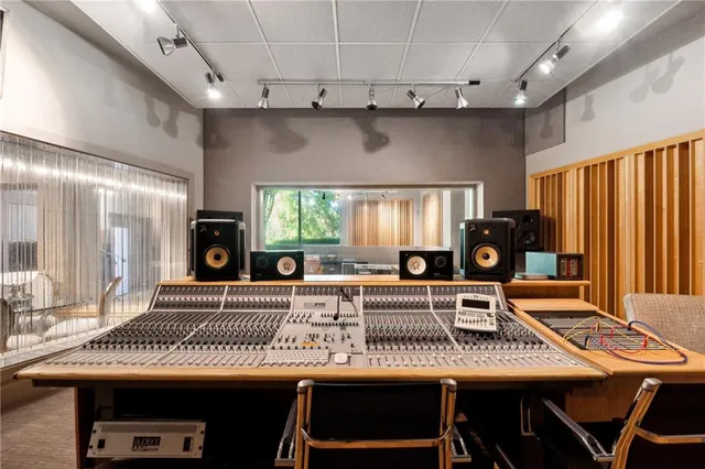 $6,000,000 | 811 Hawks Nest Court, Ball Ground, GA 30107