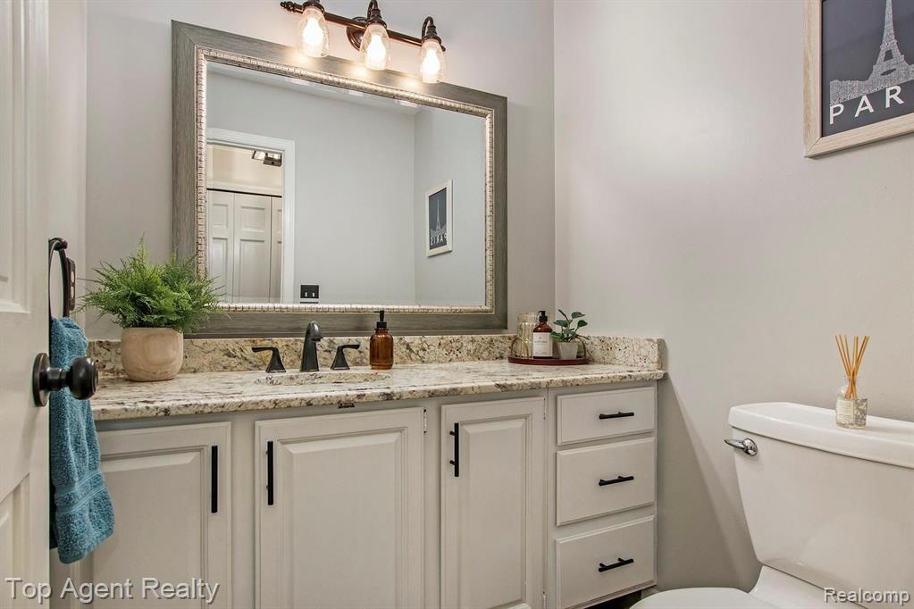 1470 Burhaven Drive Rochester Hills, MI 48306 - Photo 17 of 47