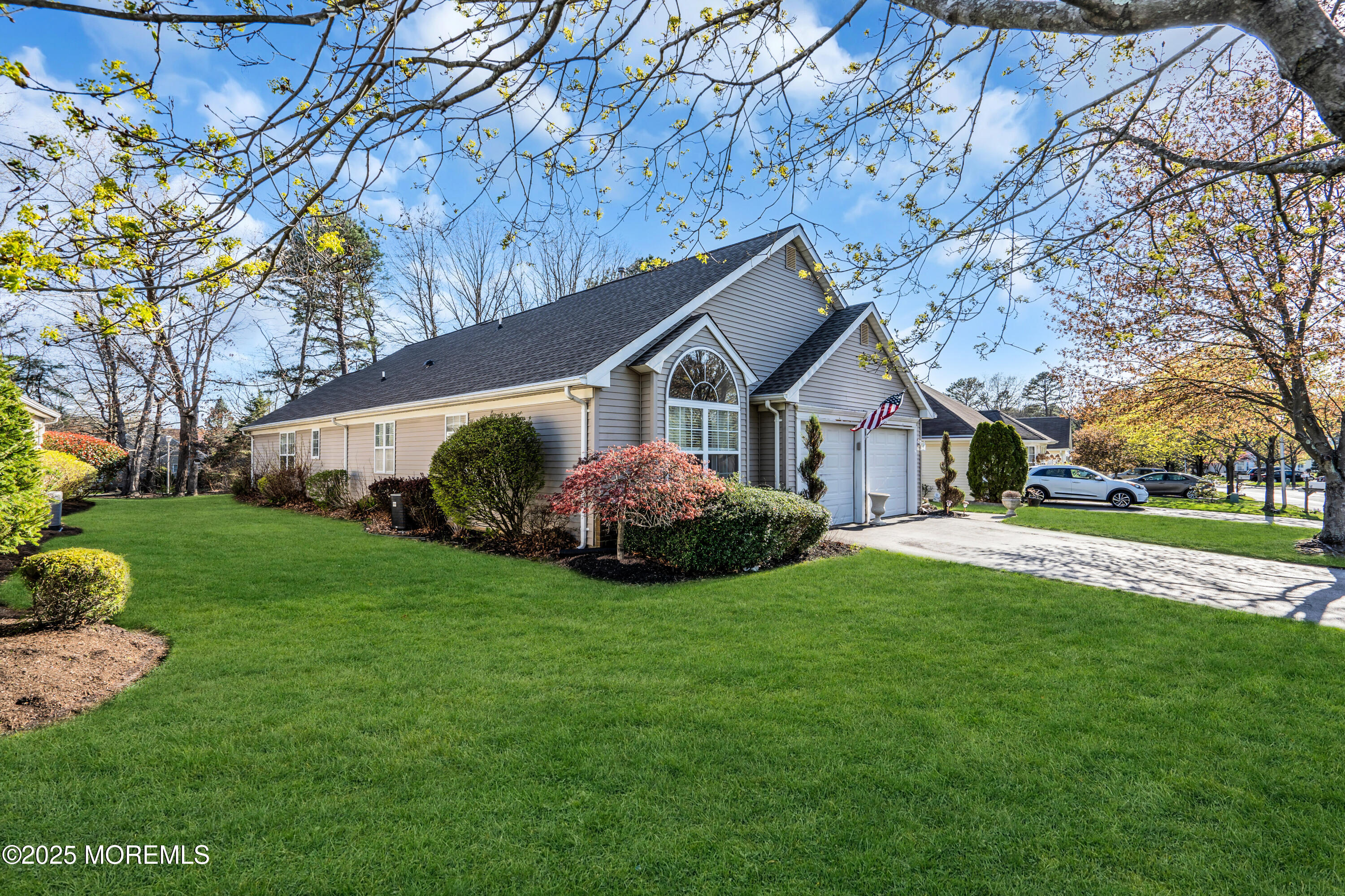 14 Pine Valley Road Lakewood, NJ 08701 - Photo 3 of 56 a front view of a house with garden