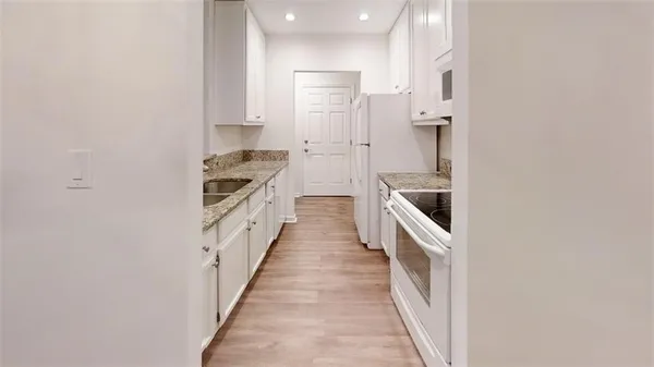 $2,448 | 300 Johnson Ferry Road, Unit A112, Atlanta, GA 30328