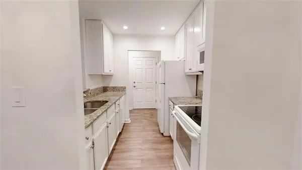 $2,448 | 300 Johnson Ferry Road, Unit A112, Atlanta, GA 30328