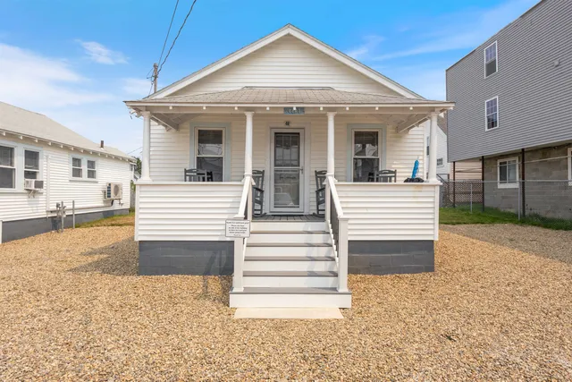 $2,100 | 2 Island Path, Unit 5, Hampton, NH 03842