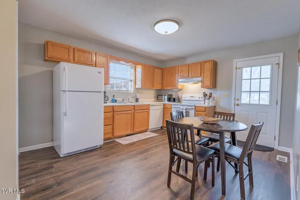 $1,200 | 109 Midnight Drive, Unit 2, Elizabethton, TN 37643