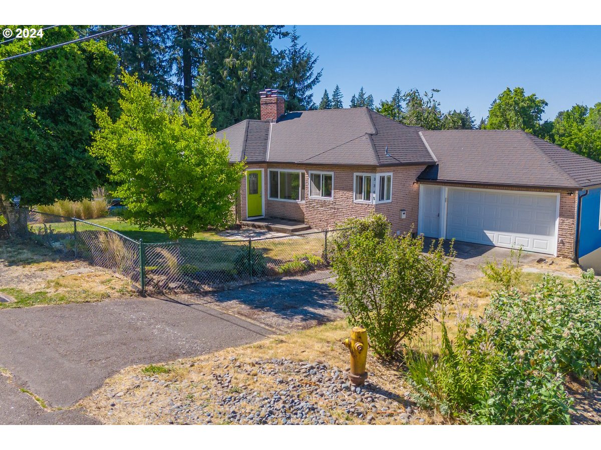 3345 Southwest Primrose Street Portland, OR 97219 - Photo 3 of 47 Gallery Image 3