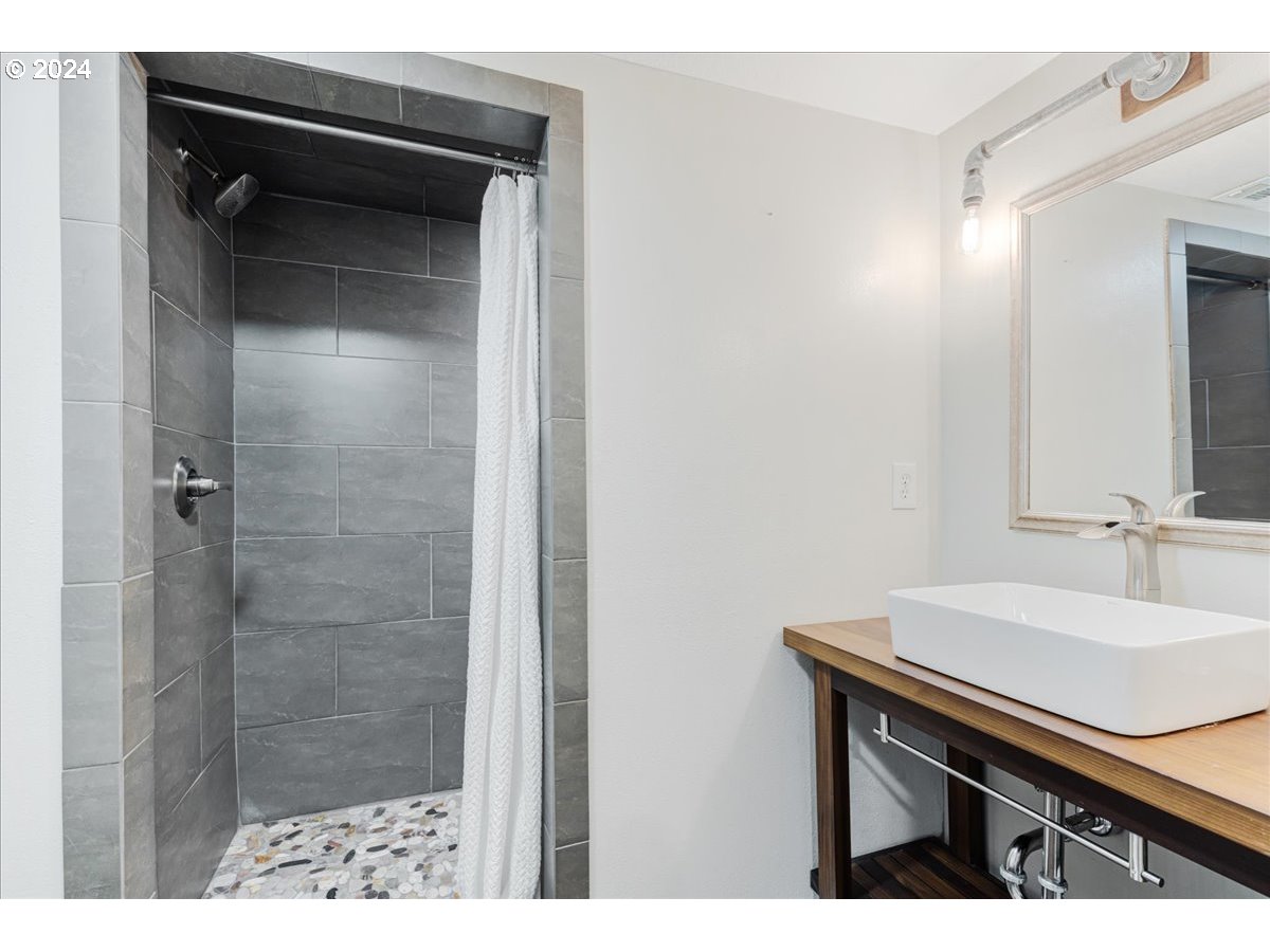 3345 Southwest Primrose Street Portland, OR 97219 - Photo 32 of 47 Gallery Image 32