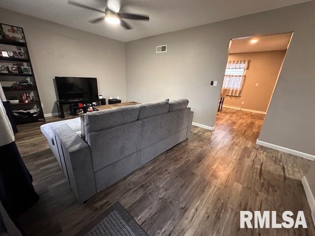 1835 Cedar Street Jacksonville, IL 62650 - Photo 4 of 31