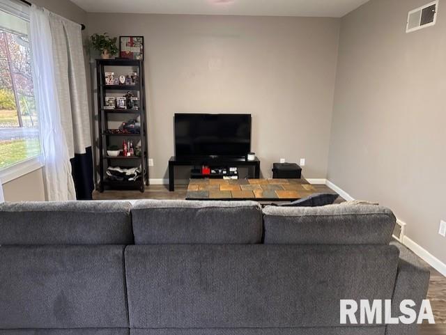 1835 Cedar Street Jacksonville, IL 62650 - Photo 5 of 31