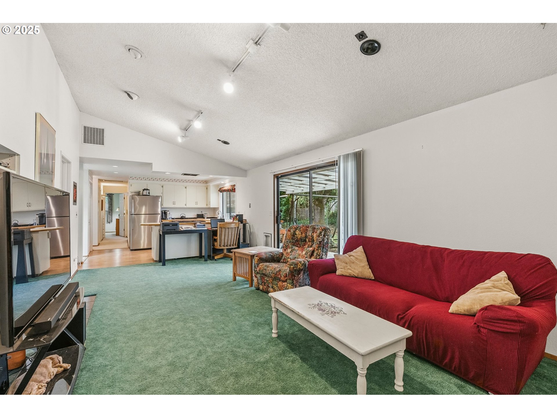 3515 Regent Avenue Eugene, OR 97401 - Photo 14 of 45 Living Room