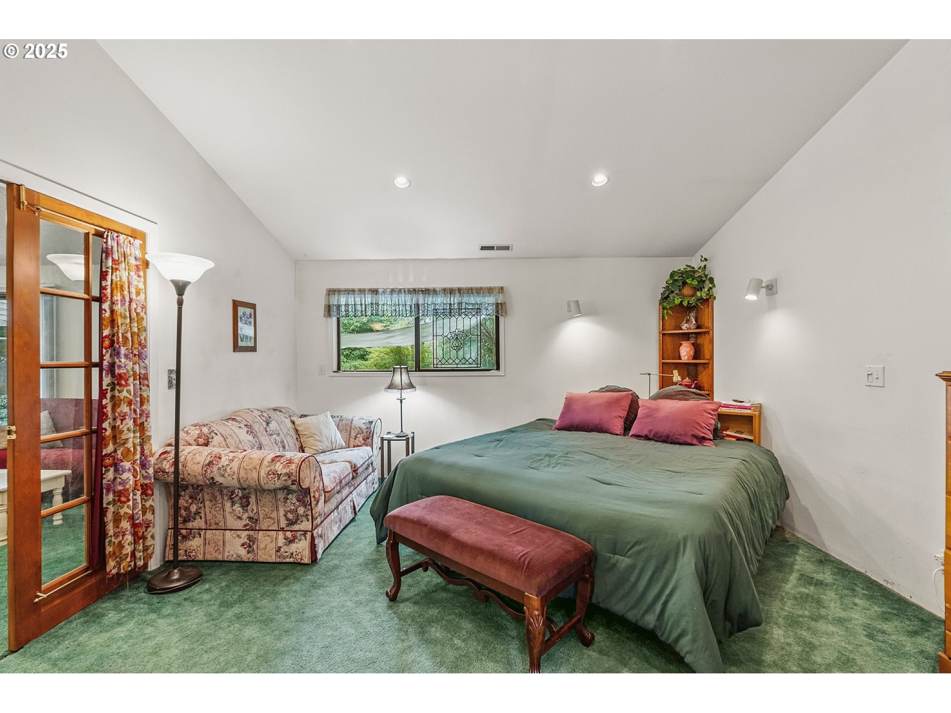 3515 Regent Avenue Eugene, OR 97401 - Photo 15 of 45 Fireplace Gas