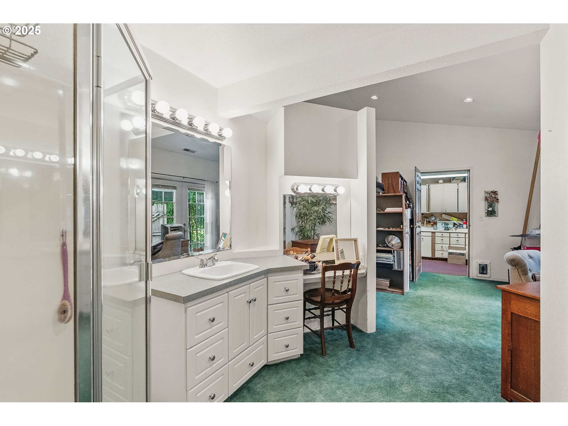 3515 Regent Avenue Eugene, OR 97401 - Photo 19 of 45 Owner's Suite Bathroom