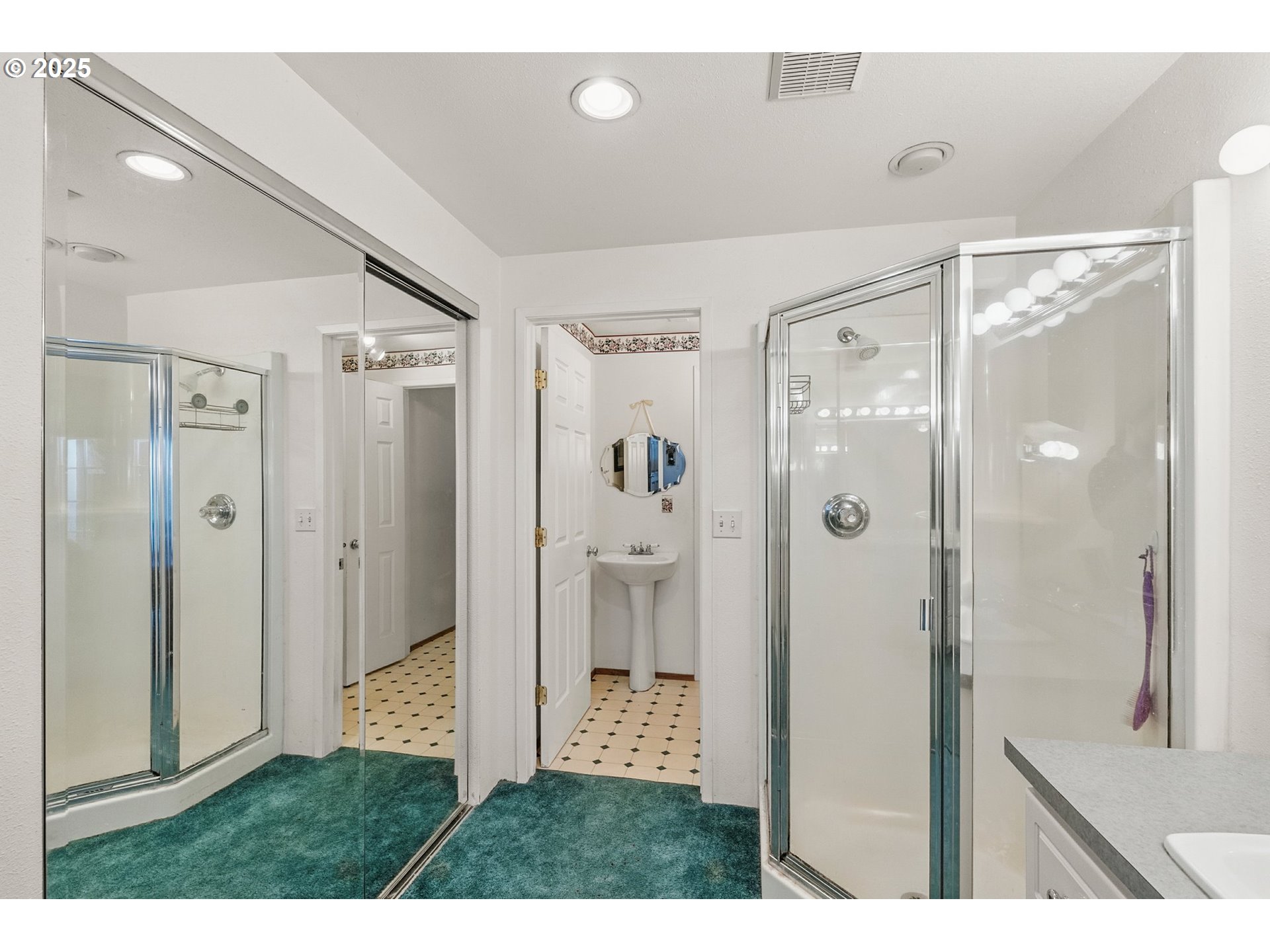 3515 Regent Avenue Eugene, OR 97401 - Photo 20 of 45 Owner's Suite Bathroom