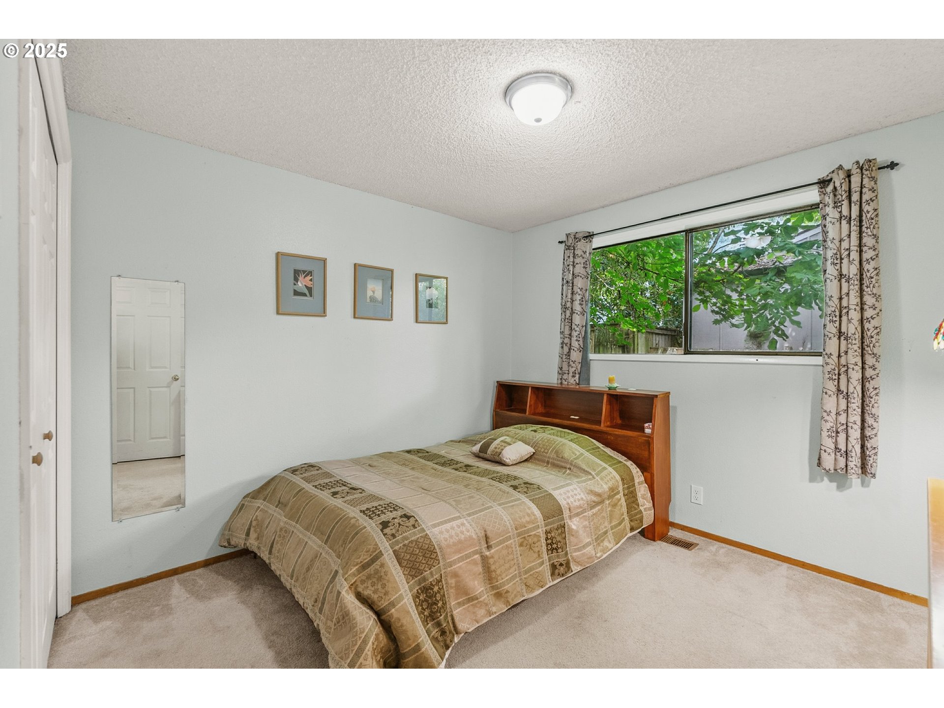3515 Regent Avenue Eugene, OR 97401 - Photo 22 of 45 Attached Bathroom #1