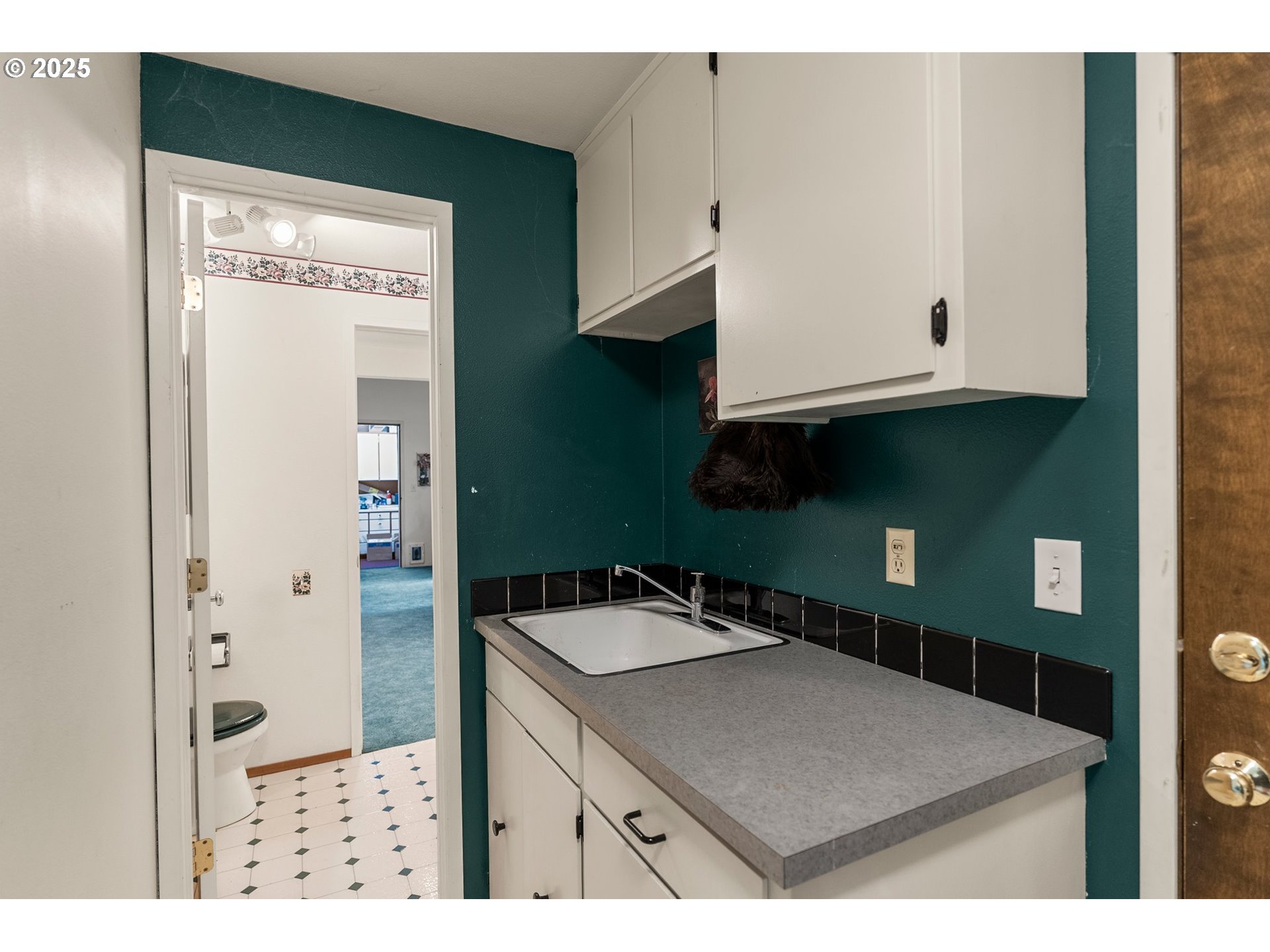 3515 Regent Avenue Eugene, OR 97401 - Photo 30 of 45 Bathroom