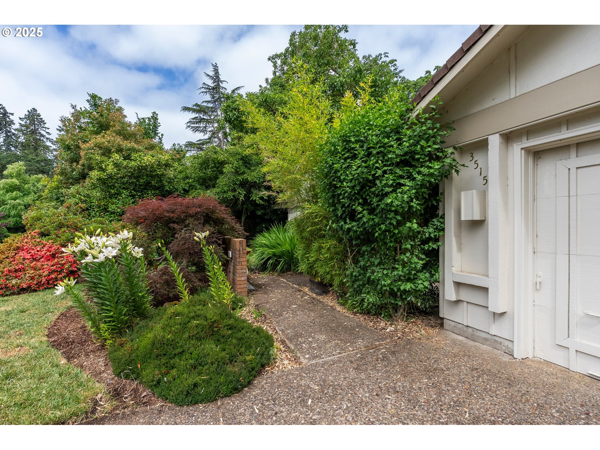 3515 Regent Avenue Eugene, OR 97401 - Photo 3 of 45