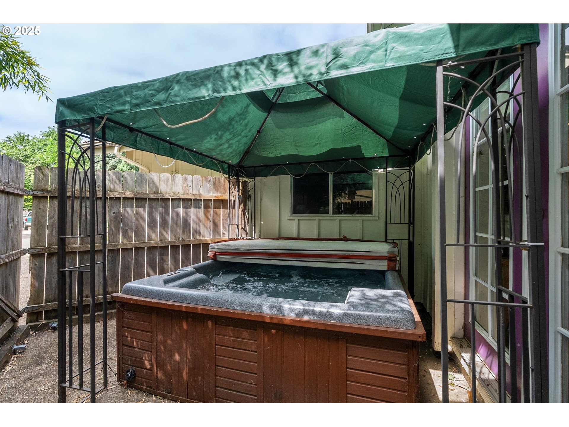 3515 Regent Avenue Eugene, OR 97401 - Photo 35 of 45 Jacuzzi