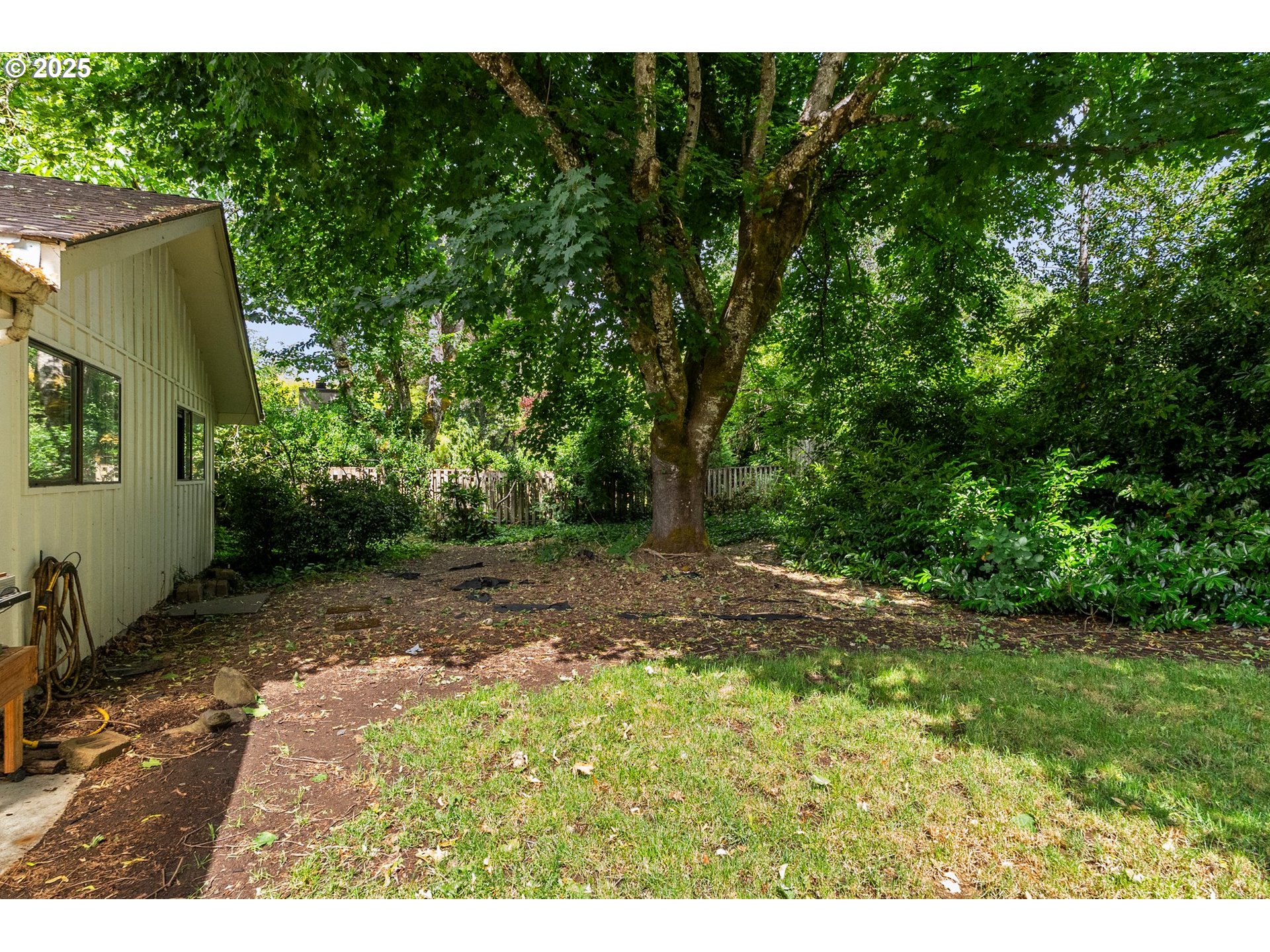 3515 Regent Avenue Eugene, OR 97401 - Photo 39 of 45