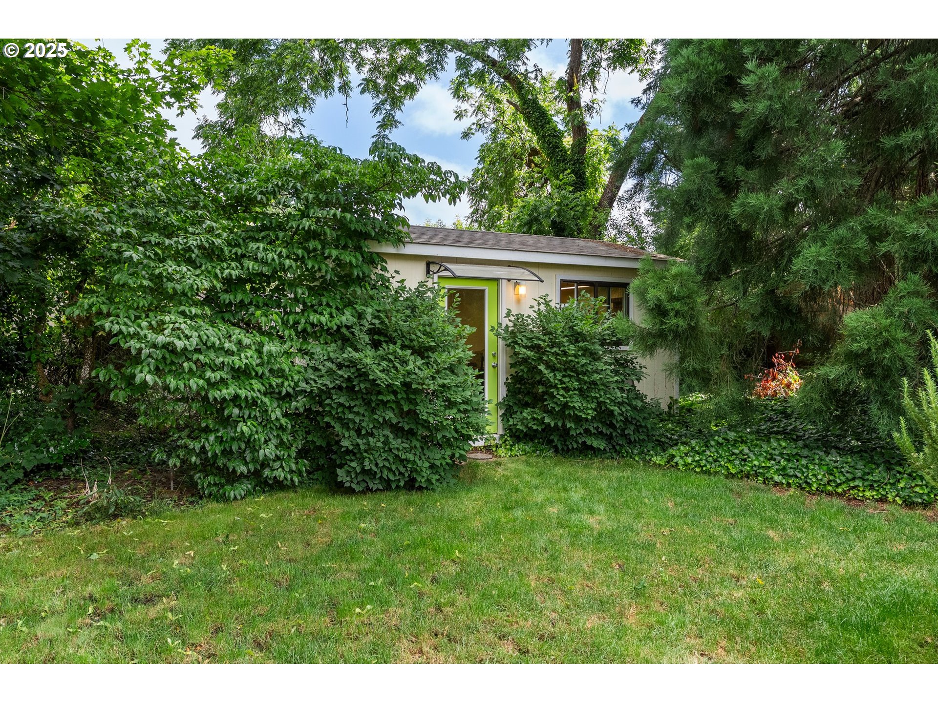 3515 Regent Avenue Eugene, OR 97401 - Photo 41 of 45 Patio