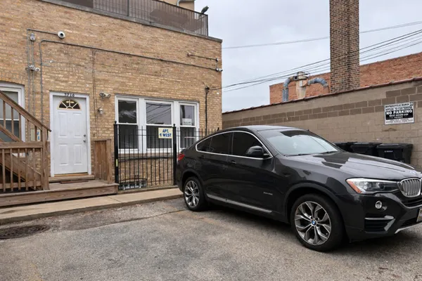 $2,300 | 3716 North Cicero Avenue, Unit 2E, Chicago, IL 60641