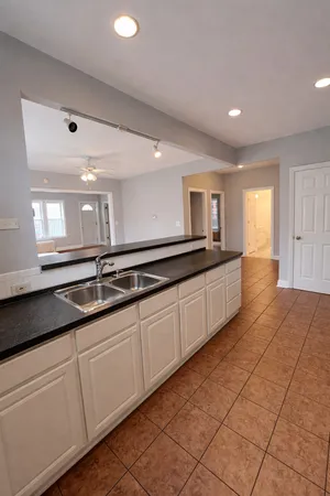 $2,300 | 3716 North Cicero Avenue, Unit 2E, Chicago, IL 60641