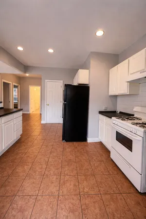 $2,300 | 3716 North Cicero Avenue, Unit 2E, Chicago, IL 60641