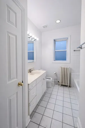$2,300 | 3716 North Cicero Avenue, Unit 2E, Chicago, IL 60641
