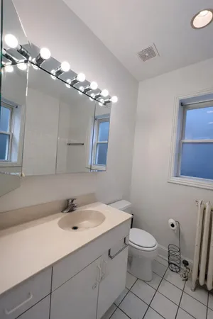 $2,300 | 3716 North Cicero Avenue, Unit 2E, Chicago, IL 60641